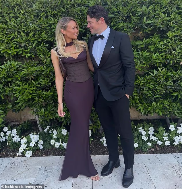 Lachie Neale rompe FINALMENTE il silenzio sulla sua scandalosa rottura con la moglie Jules facendo un’ammissione emotiva
