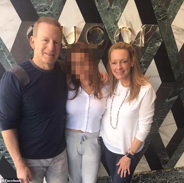 L’erede del condimento amante di Gucci che vive in una villa da 2 milioni di dollari distrugge il buon nome vecchio di generazioni della famiglia con buffonate vergognose