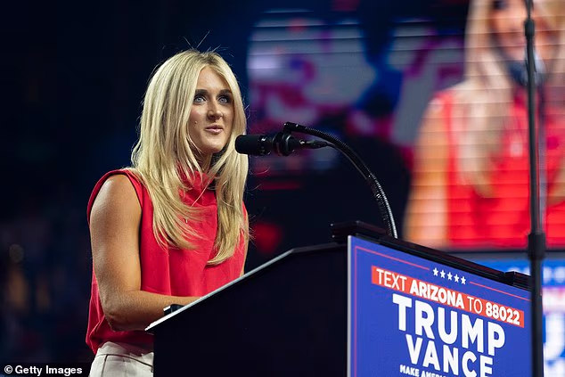 Riley Gaines fa marcia indietro sulle critiche a Donald Trump dopo aver licenziato un alleato per l’immagine dell’intelligenza artificiale che lo ritraeva come Gesù