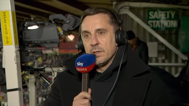 Gary Neville nomina cinque centrocampisti della Premier League MOLTO diversi dal “di parte” Jamie Carragher