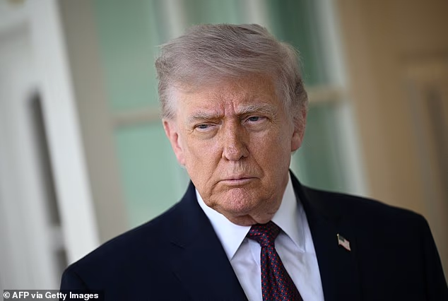 Il rappresentante del governo Trump lascia la Casa Bianca in mezzo alle turbolenze per guidare la macchina da 100 milioni di dollari di medio termine