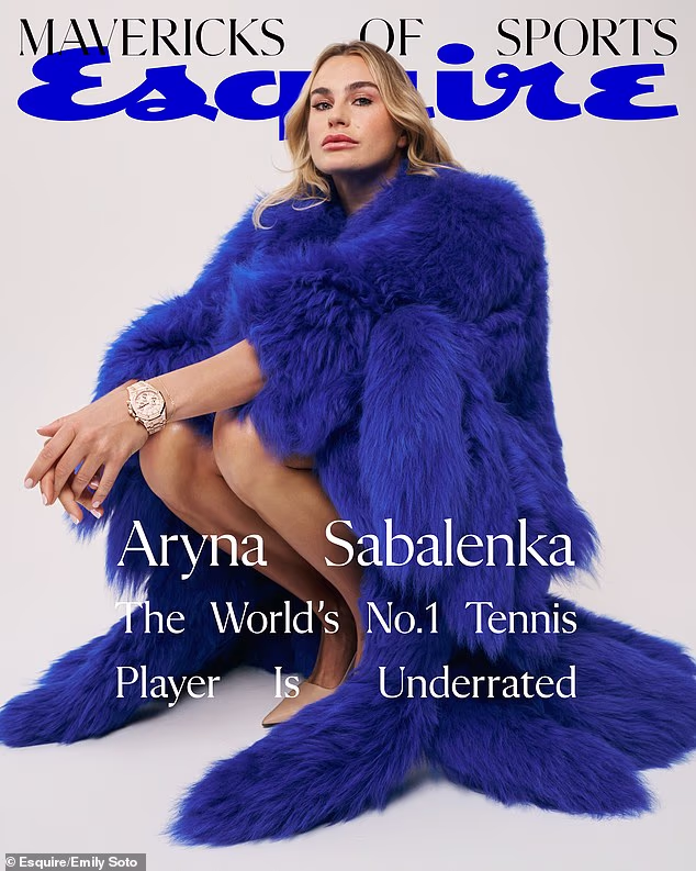 La numero 1 del tennis mondiale Aryna Sabalenka posa solo con una pelliccia e tacchi alti – e afferma che sarebbe una modella plus size (o un pugile!) se non fosse un’atleta