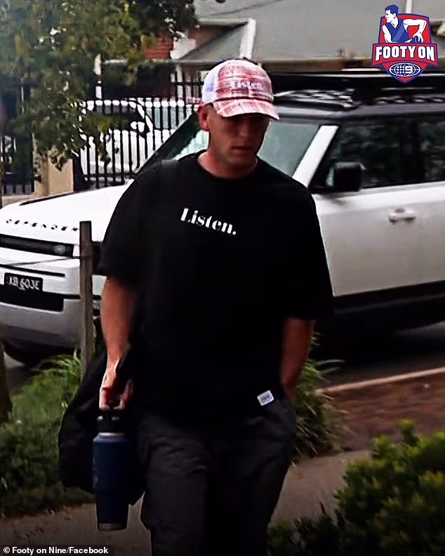 La stella dell’AFL invia un messaggio MOLTO diretto sulla sua maglietta prima di essere punita dal tribunale con una decisione che ha lasciato i fan indignati