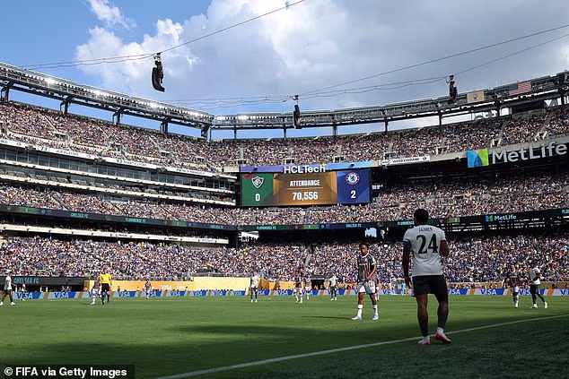 Nuova furia per la Coppa del Mondo mentre i tifosi affrontano un aumento dei prezzi del 775% dopo lo scandalo dei biglietti: “Questa è un’estorsione”