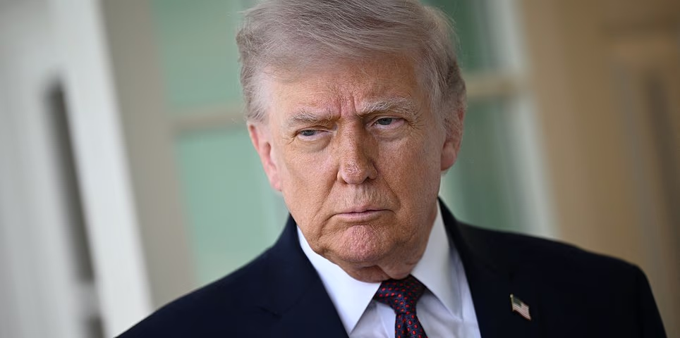 Trump dichiara che la guerra è “vicina alla fine” e vuole un “grande accordo” nei negoziati con l’Iran, mentre gli Stati Uniti sostengono che il blocco dello Stretto di Hormuz è “pienamente attuato” – Aggiornamenti