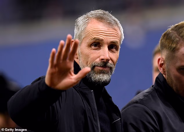 Il Bournemouth intensifica i colloqui con l’ex allenatore della Bundesliga dopo l’annuncio della partenza di Andoni Iraola a fine stagione