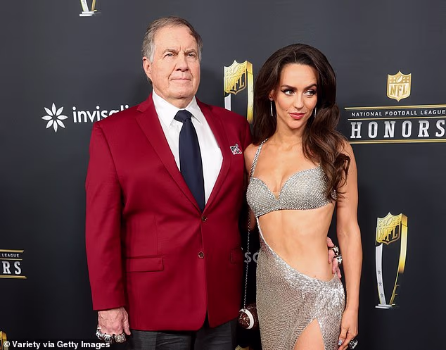 La famiglia allargata di Jordon Hudson non ha MAI incontrato il fidanzato Bill Belichick… mentre i suoi devastanti pensieri su di lei vengono rivelati