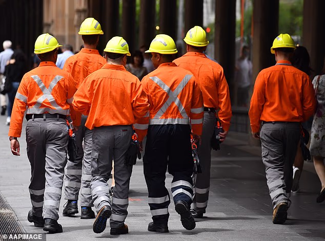 Un gruppo di australiani riceverà buoni carburante da $ 100: cosa devi sapere