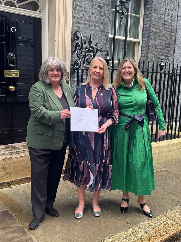 Keir Starmer accusato di considerare i diritti delle donne come “negoziabili” mentre il governo continua a ritardare le regole sugli spazi per lo stesso sesso