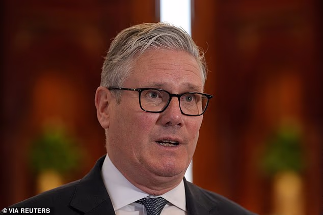 Una notizia bomba che potrebbe segnare la fine: Starmer è nervoso quando le sue “bugie” vengono smascherate mentre il numero 10 ammette che Mandy ha fallito il controllo di sicurezza… e il Primo Ministro dichiara di essere ignorante