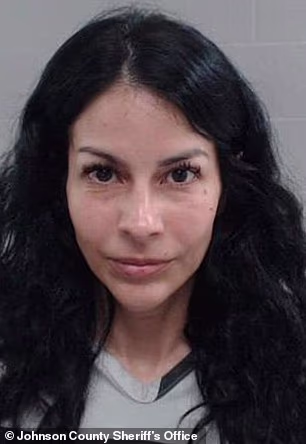 L’affascinante madre di tre figli del Texas correva per finire la scuola per PROSTITUTE nella sua confortevole casa di periferia, dicono i poliziotti