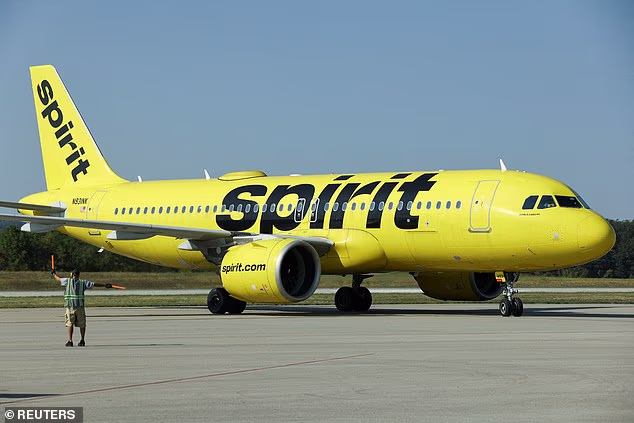 Spirit Airlines potrebbe chiudere stasera poiché i passeggeri in preda al panico temono di rimanere bloccati negli aeroporti statunitensi