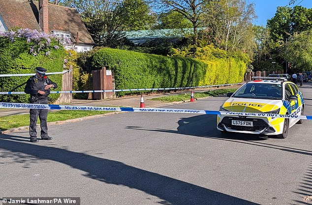 Due adolescenti arrestati per incendio doloso nella sinagoga di Londra che ha visto l’edificio ebraico “bombardato”