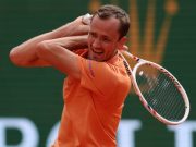 Medvedev multato per aver rotto il racket al Masters di Monte Carlo