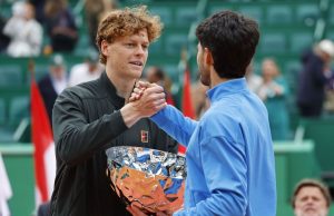 Jannik Sinner torna al primo posto con la vittoria a Montecarlo su Alcaraz