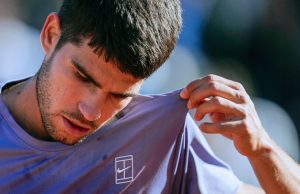 Carlos Alcaraz si ritira dall’Open di Barcellona a causa di un infortunio al polso