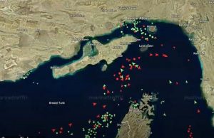 Le petroliere attraversano lo Stretto di Hormuz mentre la Gran Bretagna promette un forte contributo militare e Trump afferma che l’accordo di pace è “molto vicino”: aggiornamenti in tempo reale
