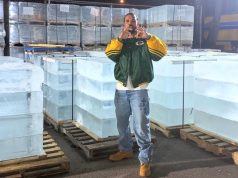 Giacca Drake Rocks Packers durante l’uscita di “Iceman”, apparentemente perseguitato Caleb Williams