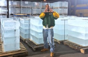 Giacca Drake Rocks Packers durante l’uscita di “Iceman”, apparentemente perseguitato Caleb Williams