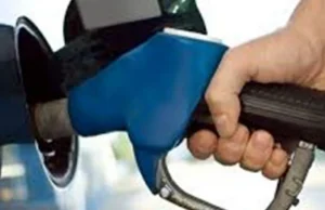 Dopo 3 aumenti, la Cina riduce finalmente i prezzi del carburante per la prima volta quest’anno