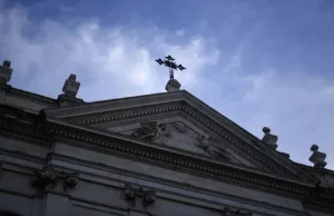 Il rapporto di HRW rivela che la Cina sta facendo pressioni sui cattolici sotterranei affinché aderiscano alla Chiesa ufficiale di Stato