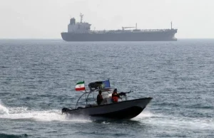 L’Iran chiude nuovamente lo Stretto di Hormuz a causa del blocco statunitense: violazione del cessate il fuoco!