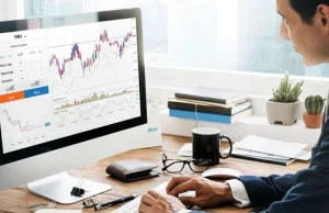 Gli investitori acquistano azioni strategiche, il volume delle transazioni giornaliere raggiunge i 18 trilioni di IDR