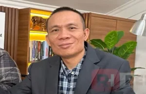 Rismon Sianipar ora può sorridere e dormire profondamente, a quanto pare questo è il fattore scatenante