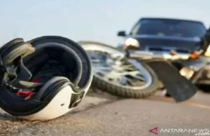 Momenti in cui un ufficiale del PPSU è stato ucciso da un’auto che sbandava nel sud di Giakarta