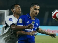 Eliano Reijnders Attenzione a Ivar Jenner davanti al Persib x Dewa United