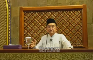Accusato di insultare la religione, JK ha sottolineato di aver parlato di pace solo durante una conferenza all’UGM