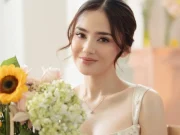 Disimballando il ricordo della damigella d’onore di Syifa Hadju, tutto è lussuoso!