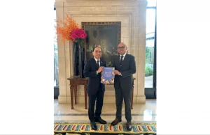 Il libro Rasa Bhayangkara Nusantara presenta MBG Indonesia alla comunità francese