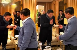 Prabowo regala al segretario di gabinetto Teddy una sorpresa di compleanno a Parigi