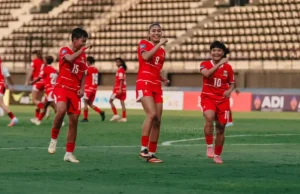 La carina Sheva Brace guida la squadra femminile indonesiana a battere la Nuova Caledonia e ad assicurarsi il terzo posto nella FIFA Series 2026