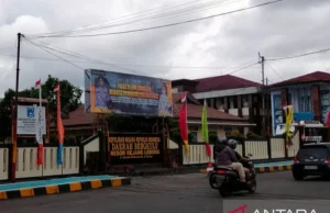 Motivo: 3 studenti della scuola primaria sono stati vittime di bullismo da parte di 13 compagni di classe a Rejang Lebong, che si prendevano in giro a vicenda