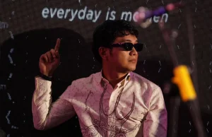 C’è una nuova innovazione di Aldi Taher oltre alla vendita di hamburger!