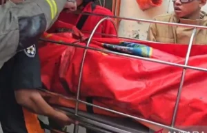 Testimoni sentono esplosioni durante un incendio in una casa che ha ucciso una famiglia di cinque persone a Tanjung Duren