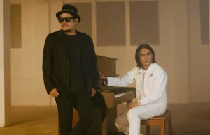 Charly Van Houten e la Setia Band si esibiscono in Malesia, l’ultima canzone persa nella memoria diventa subito un momento clou