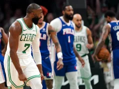 Celtics-76ers: Jaylen Brown lancia una schiacciata su Adam Bona e commette un fallo tecnico per aver fissato il suo avversario sconfitto