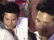 GUARDA: Sachin Tendulkar crolla mentre rende l’ultimo omaggio alla leggendaria cantante Asha Bhosle