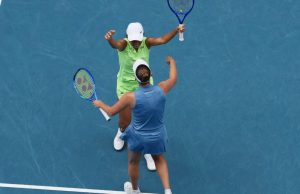 Elise Mertens e Zhang Shuai vincono il titolo di doppio femminile dell’Australian Open