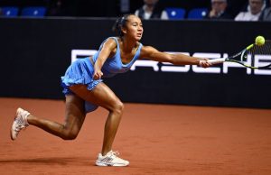 Il canadese Fernandez avanza agli ottavi di Stoccarda vincendo sull’Eala