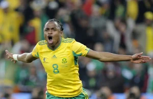 Mancano 49 giorni alla Coppa del Mondo: Siphiwe Tshabalala apre il torneo 2010 con un gol straordinario per i padroni di casa del Sud Africa