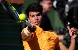 Carlos Alcaraz si ritira dall’Open di Barcellona per un problema al polso destro
