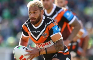 Notizie NRL 2026: Phil Gould esorta i selezionatori del NSW a scegliere Api Koroisau per State of Origin; Forma dei Wests Tigers, dibattito sulle prostitute