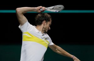 Medvedev è stato multato di 7.000 dollari per aver rotto la racchetta sette volte al Masters di Monte Carlo