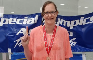 Stefanie Curtis, nata in Germania, si prepara a competere alle Special Olympics USA