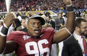 Ex guardalinee difensivo dell’Alabama accusato di essersi spacciato per giocatore della NFL per ottenere prestiti