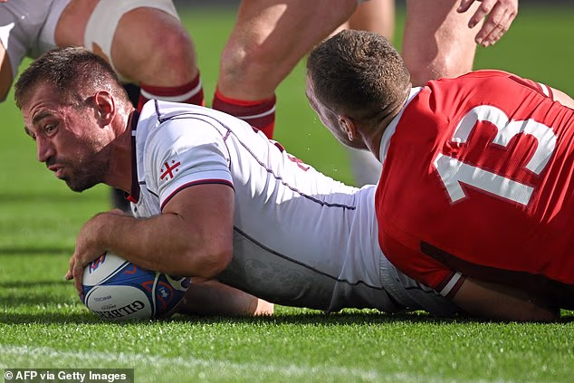 Il mondo del rugby è stato scosso da una tempesta doping: l’ex capitano della nazionale è stato squalificato per 11 ANNI dopo che i giocatori si erano “scambiati campioni di urina”